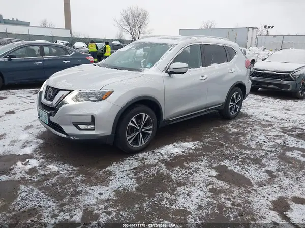 JN8AT2MV9JW310504 2018 NISSAN ROGUE - Image 2