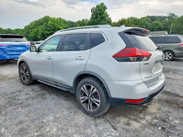 JN8AT2MV9JW316674 2018 NISSAN ROGUE - Image 2