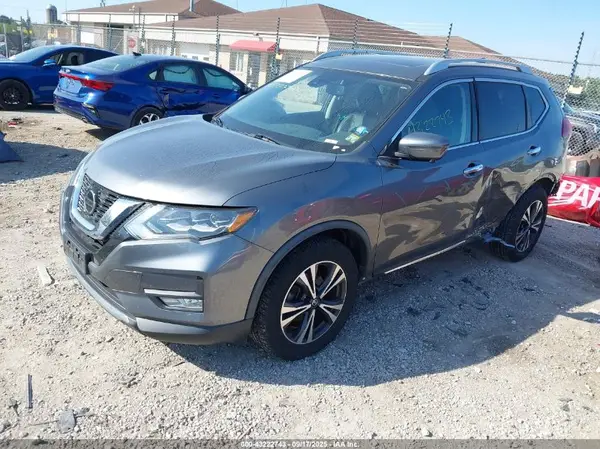 JN8AT2MV9JW317176 2018 NISSAN ROGUE - Image 2
