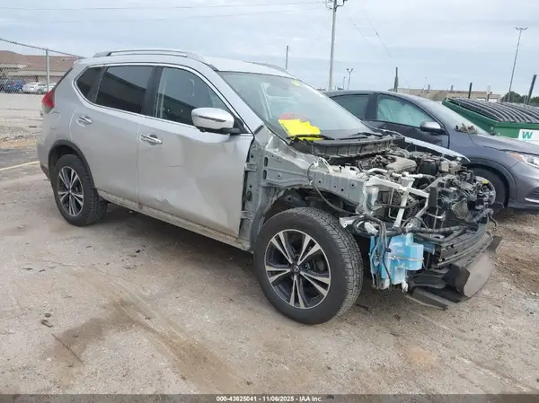 JN8AT2MV9JW318201 2018 NISSAN ROGUE - Image 1