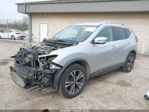 JN8AT2MV9JW318201 2018 NISSAN ROGUE - Image 2
