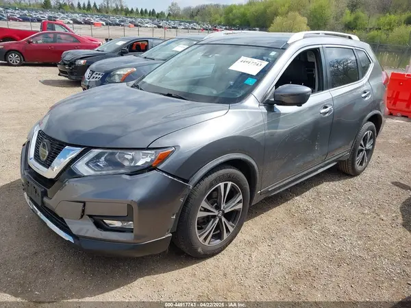JN8AT2MV9JW318957 2018 NISSAN ROGUE - Image 2