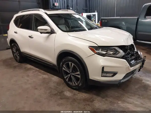 JN8AT2MV9JW320059 2018 NISSAN ROGUE - Image 1