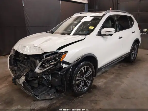 JN8AT2MV9JW320059 2018 NISSAN ROGUE - Image 2