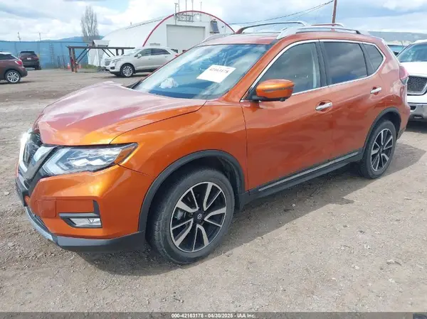 JN8AT2MV9JW324063 2018 NISSAN ROGUE - Image 2
