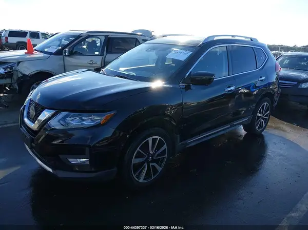 JN8AT2MV9JW325567 2018 NISSAN ROGUE - Image 2