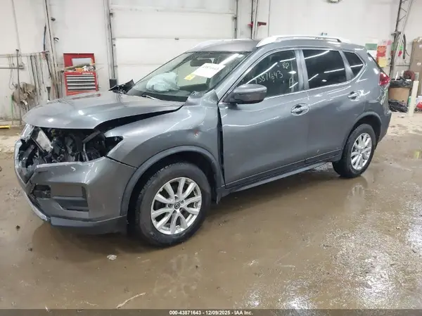 JN8AT2MV9JW348900 2018 NISSAN ROGUE - Image 2
