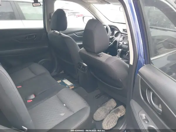 JN8AT2MV9KW375063 2019 NISSAN ROGUE - Image 8