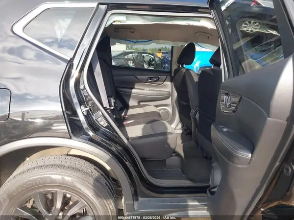 JN8AT2MV9KW375158 2019 NISSAN ROGUE - Image 8