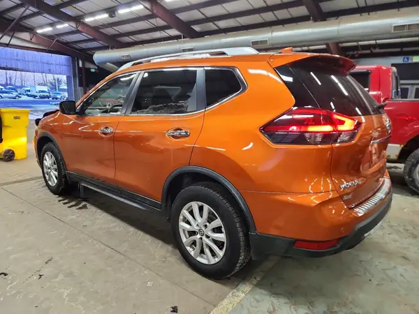 JN8AT2MV9KW375578 2019 NISSAN ROGUE - Image 2