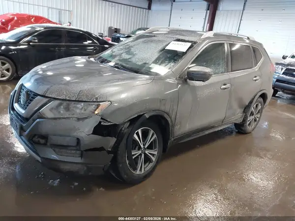 JN8AT2MV9KW396611 2019 NISSAN ROGUE - Image 2