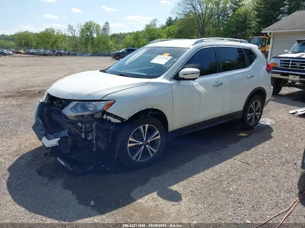 JN8AT2MV9KW397323 2019 NISSAN ROGUE - Image 2