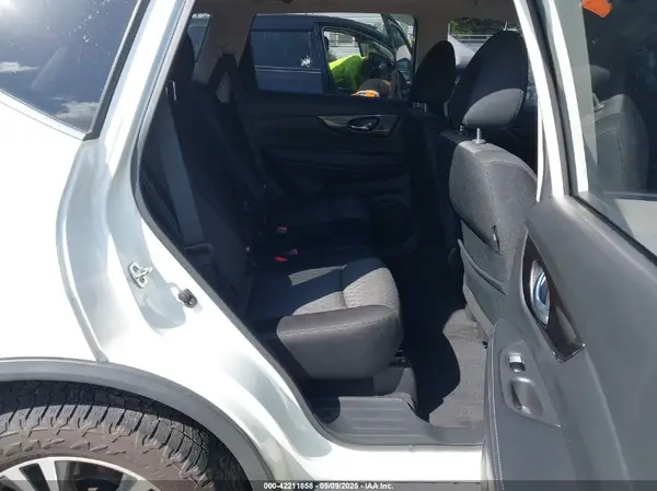 JN8AT2MV9KW397323 2019 NISSAN ROGUE - Image 8