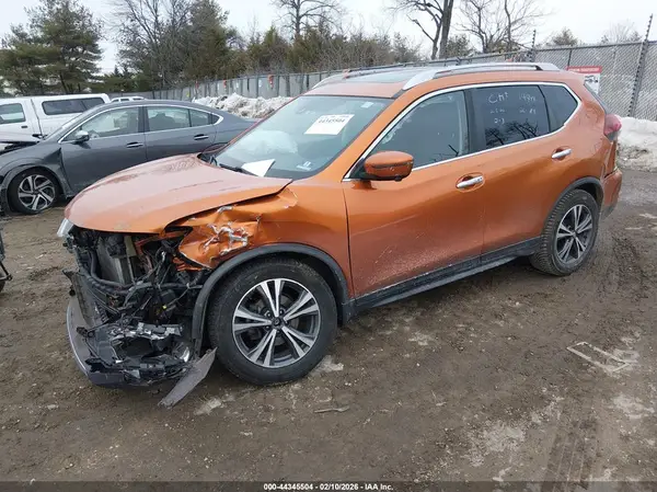 JN8AT2MV9KW401225 2019 NISSAN ROGUE - Image 2