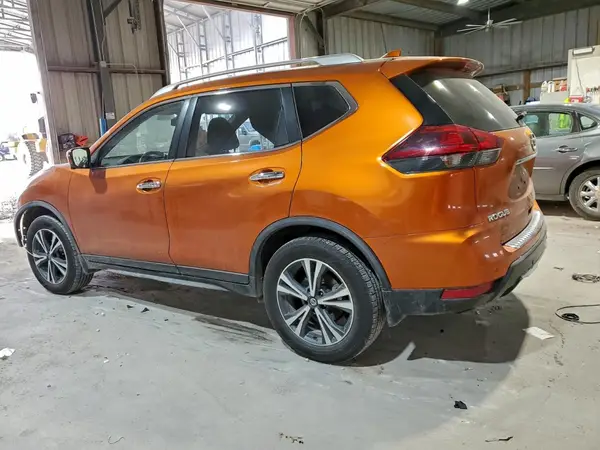 JN8AT2MV9LW101136 2020 NISSAN ROGUE - Image 2