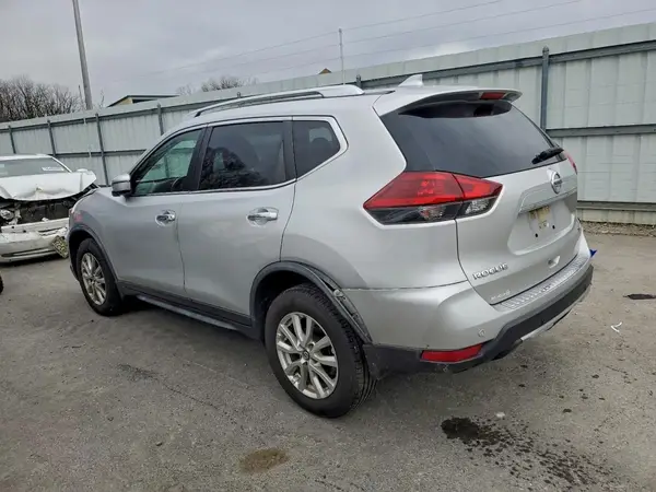 JN8AT2MV9LW134718 2020 NISSAN ROGUE - Image 2