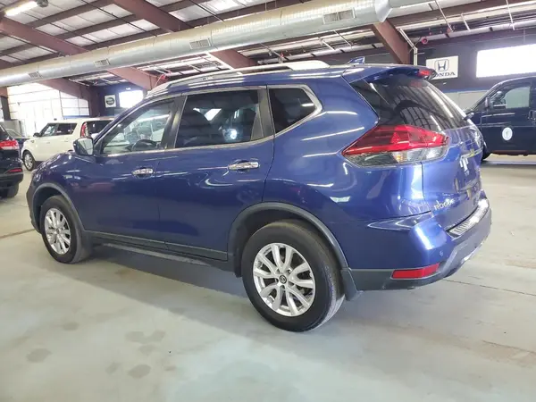 JN8AT2MV9LW141765 2020 NISSAN ROGUE - Image 2