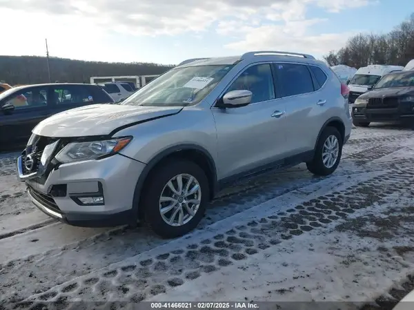 JN8AT2MVXHW003255 2017 NISSAN ROGUE - Image 2