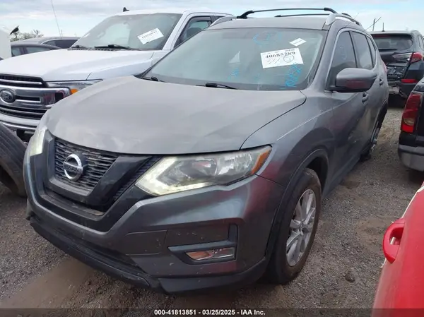 JN8AT2MVXHW007256 2017 NISSAN ROGUE - Image 2
