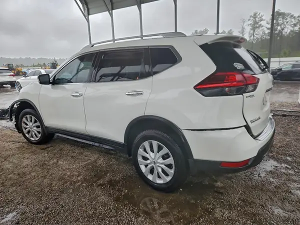 JN8AT2MVXHW008858 2017 NISSAN ROGUE - Image 2