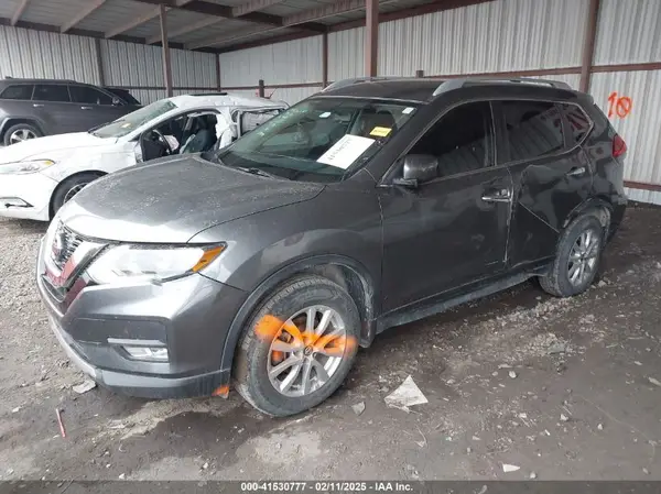 JN8AT2MVXHW014773 2017 NISSAN ROGUE - Image 2
