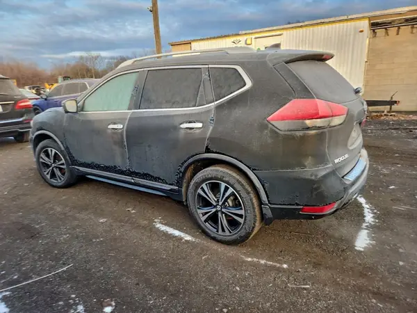 JN8AT2MVXHW021383 2017 NISSAN ROGUE - Image 2