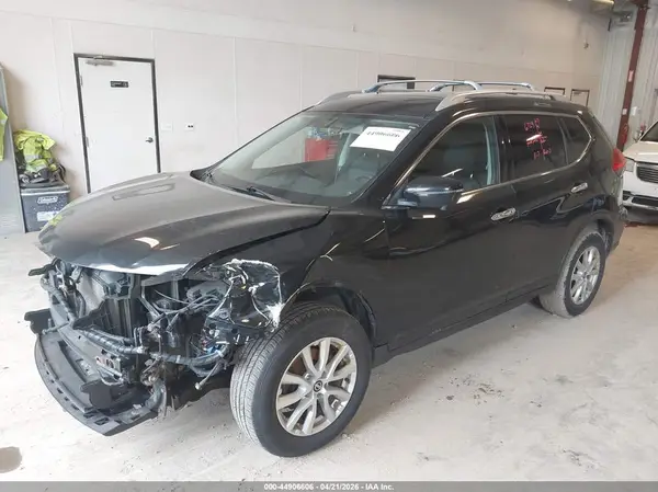 JN8AT2MVXHW025563 2017 NISSAN ROGUE - Image 2