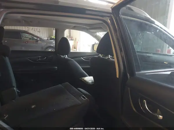 JN8AT2MVXHW025563 2017 NISSAN ROGUE - Image 8