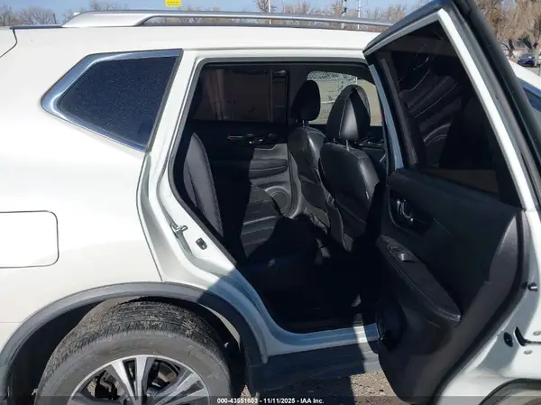 JN8AT2MVXHW253756 2017 NISSAN ROGUE - Image 8