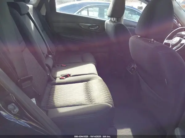JN8AT2MVXHW262425 2017 NISSAN ROGUE - Image 8