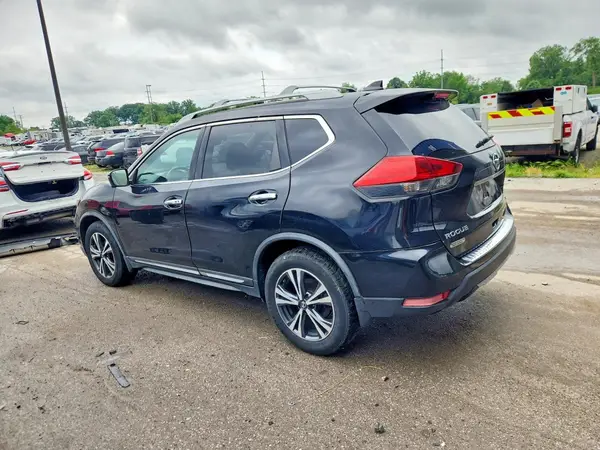 JN8AT2MVXHW268757 2017 NISSAN ROGUE - Image 2