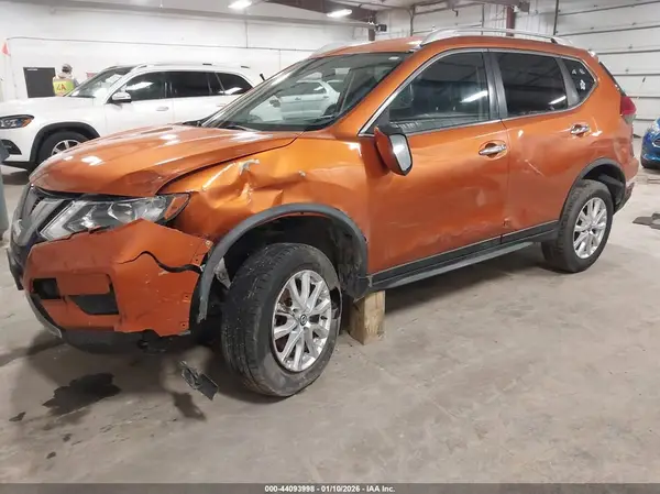 JN8AT2MVXHW275174 2017 NISSAN ROGUE - Image 2