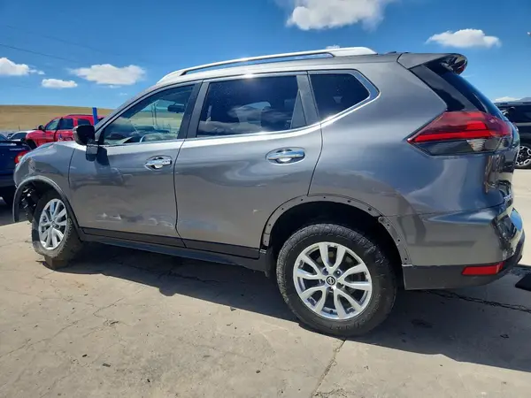 JN8AT2MVXJW300368 2018 NISSAN ROGUE - Image 2
