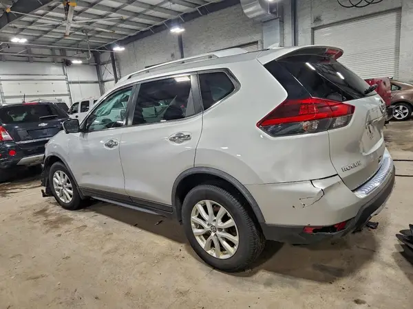 JN8AT2MVXJW303156 2018 NISSAN ROGUE - Image 2