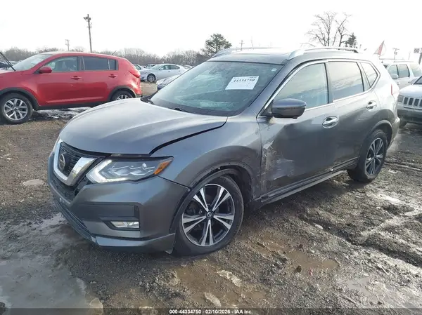 JN8AT2MVXJW303240 2018 NISSAN ROGUE - Image 2
