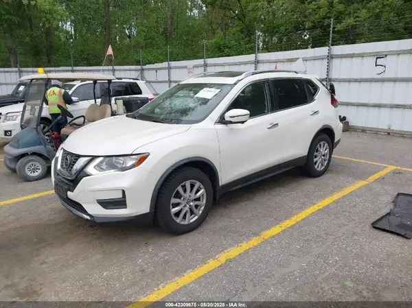 JN8AT2MVXJW304050 2018 NISSAN ROGUE - Image 2