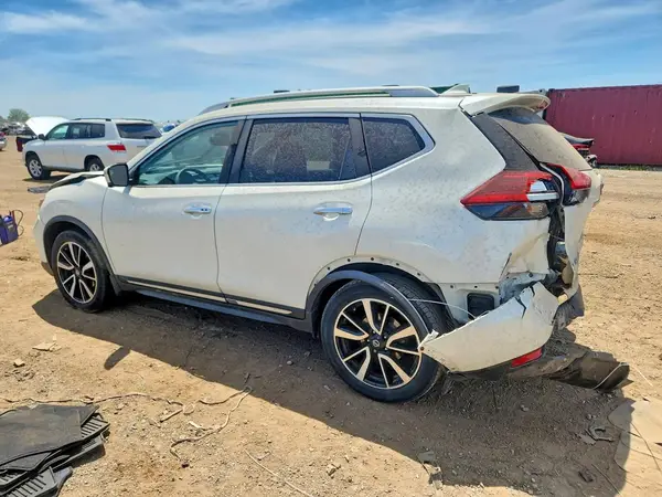 JN8AT2MVXJW304856 2018 NISSAN ROGUE - Image 2