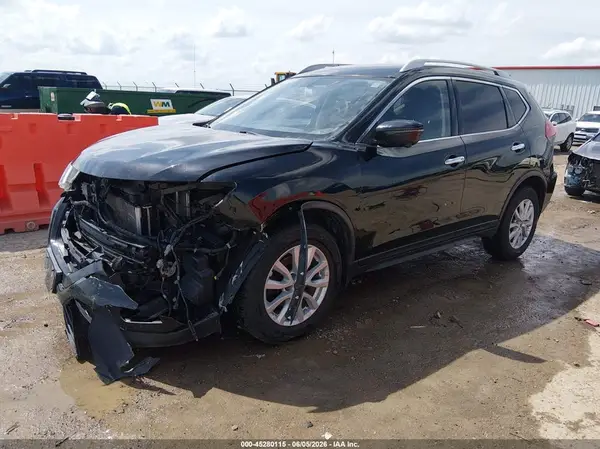 JN8AT2MVXJW305666 2018 NISSAN ROGUE - Image 2