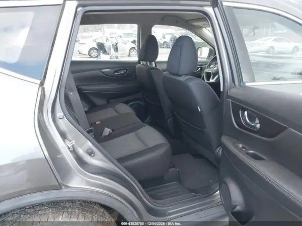 JN8AT2MVXJW311063 2018 NISSAN ROGUE - Image 8