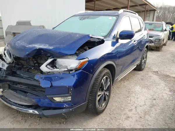 JN8AT2MVXJW319292 2018 NISSAN ROGUE - Image 2