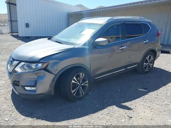 JN8AT2MVXJW319325 2018 NISSAN ROGUE - Image 2