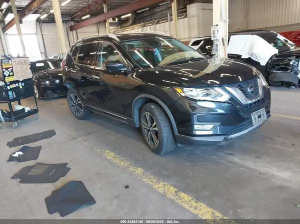 JN8AT2MVXJW320667 2018 NISSAN ROGUE - Image 1