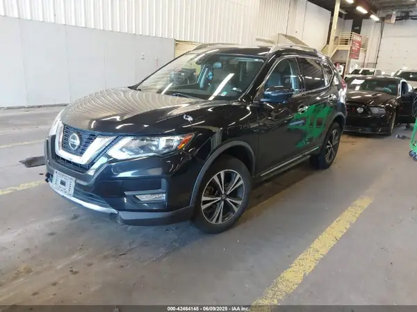 JN8AT2MVXJW320667 2018 NISSAN ROGUE - Image 2