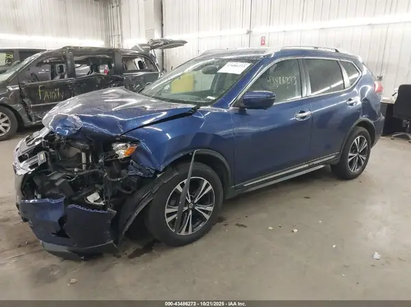 JN8AT2MVXJW321348 2018 NISSAN ROGUE - Image 2