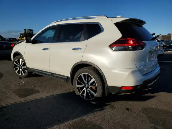 JN8AT2MVXJW324069 2018 NISSAN ROGUE - Image 2