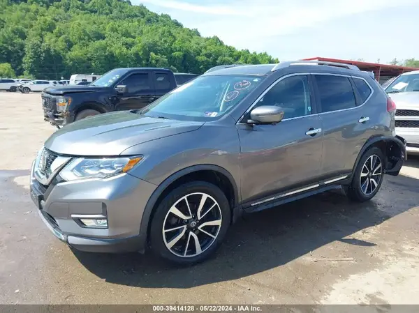 JN8AT2MVXJW327831 2018 NISSAN ROGUE - Image 2