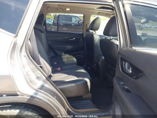 JN8AT2MVXJW327831 2018 NISSAN ROGUE - Image 8