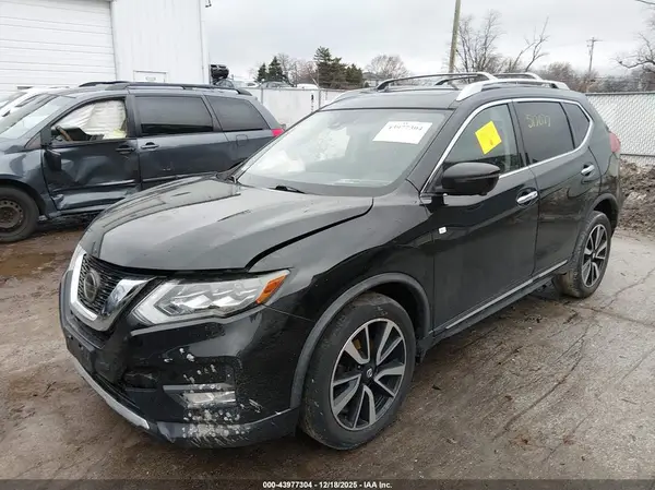 JN8AT2MVXJW328221 2018 NISSAN ROGUE - Image 2