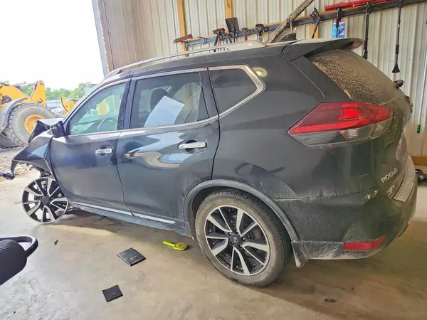 JN8AT2MVXJW330504 2018 NISSAN ROGUE - Image 2