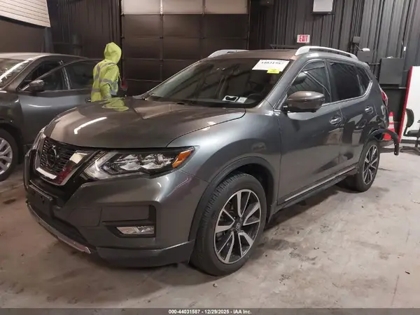 JN8AT2MVXJW340501 2018 NISSAN ROGUE - Image 2